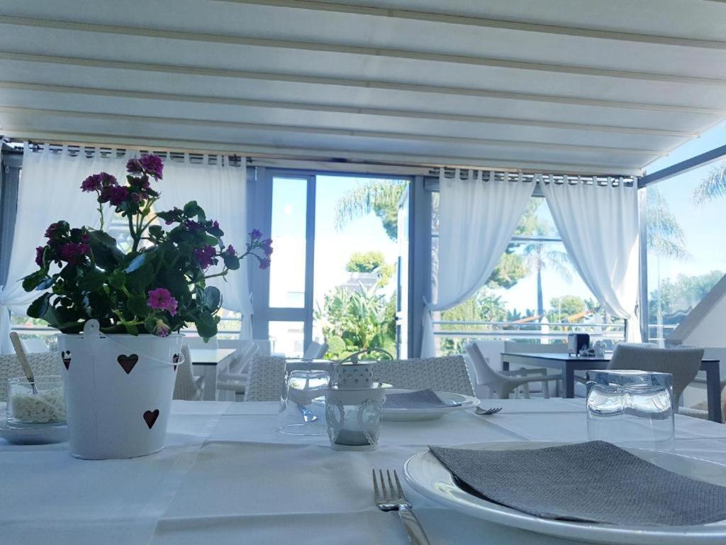 Colonna Rooms & Apartment Trani Luaran gambar
