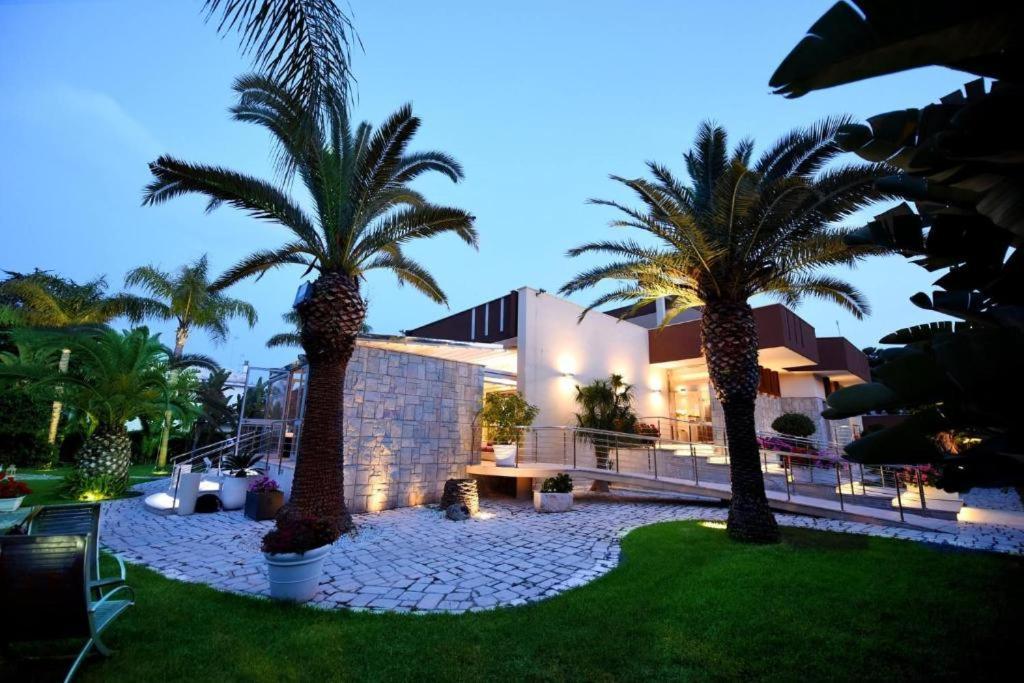 Colonna Rooms & Apartment Trani Luaran gambar