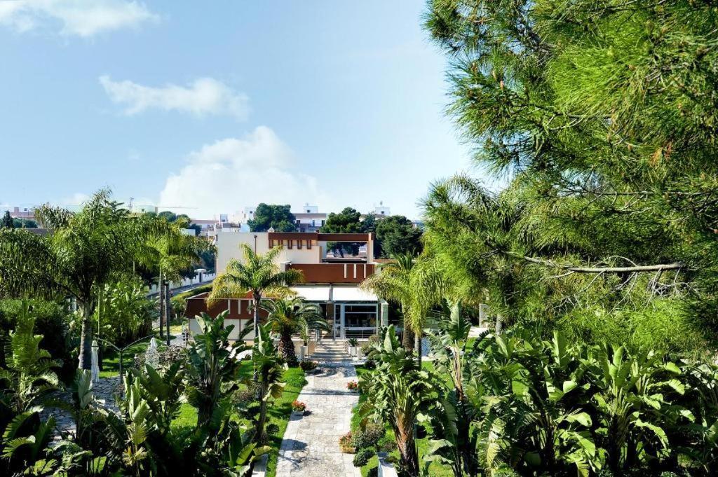 Colonna Rooms & Apartment Trani Luaran gambar