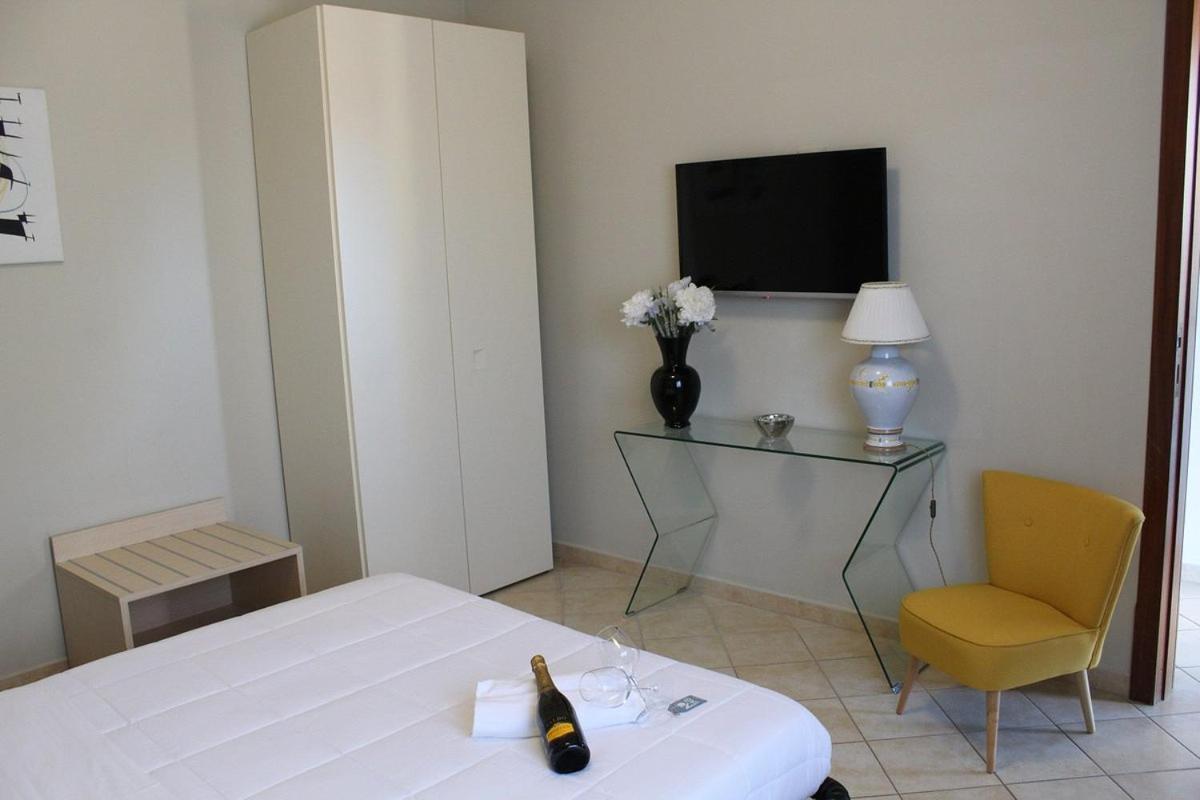 Colonna Rooms & Apartment Trani Luaran gambar